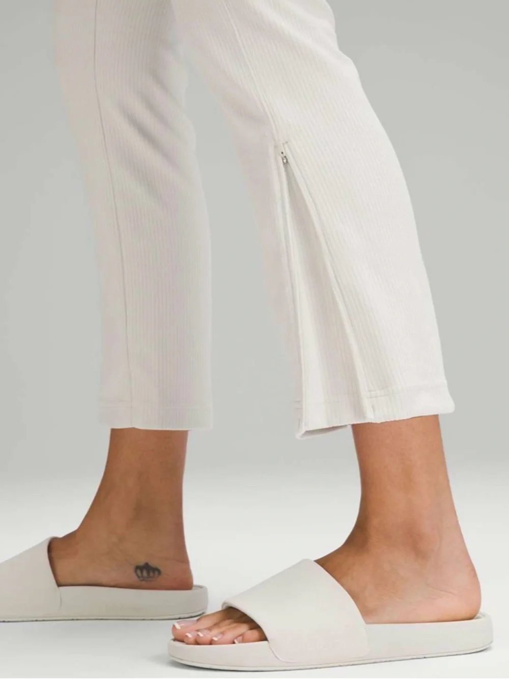 NWOT Lululemon Ribbed Softstreme Zip- Leg High-Rise Cropped Pants 25